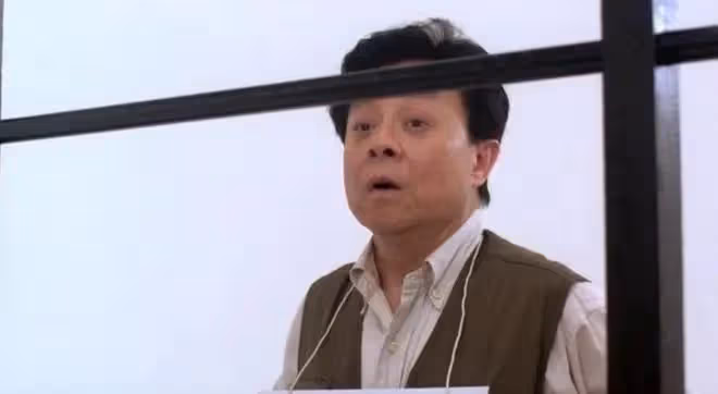 2006年董驃去世,葬禮上成龍曾志偉扶靈,四妻七子為何能相處融洽