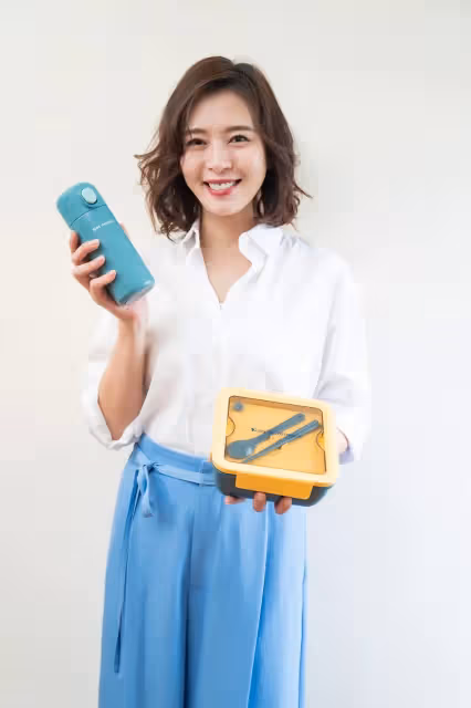 劉品言沒女星包袱重複穿搭拚環保　盼吃殘廢餐「1套餐具就好」