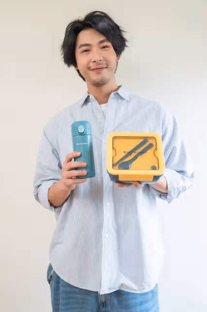 劉品言沒女星包袱重複穿搭拚環保　盼吃殘廢餐「1套餐具就好」