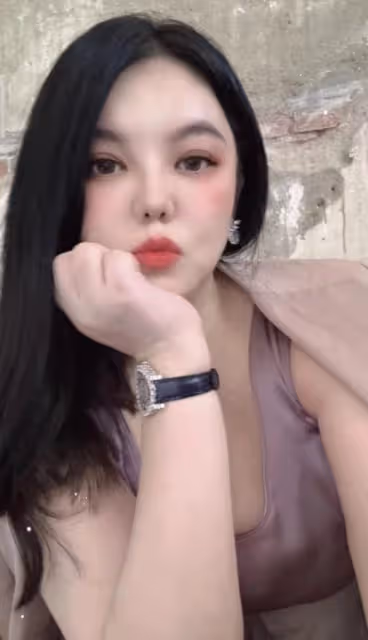 李湘母女合體登封,辣媽瘦一圈腿和女兒一樣細,王詩齡美出高級感