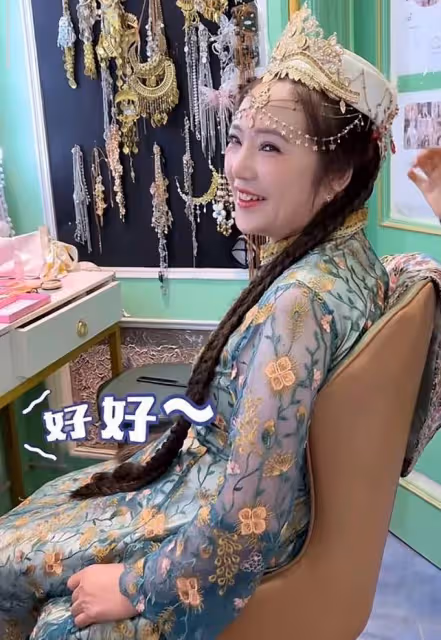 李亞鵬帶妻女回新疆,海哈金喜媽媽同行,祖孫三代拍藝術照超有愛