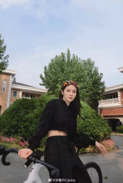 林峯老婆曬近照,穿娜扎同款辣妹褲秀馬甲線,被群嘲很「lou」