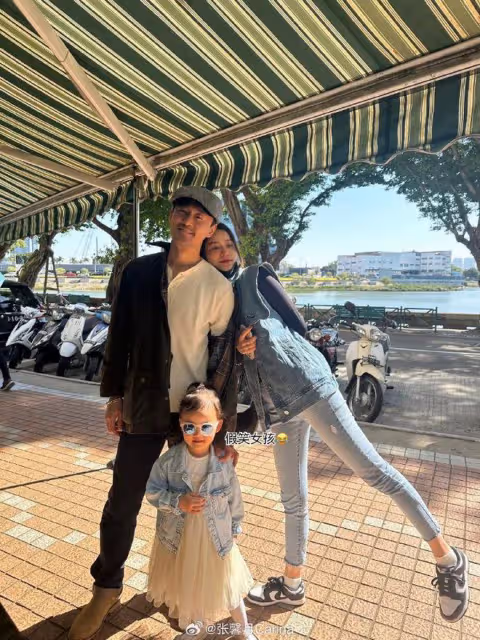 林峯老婆曬近照,穿娜扎同款辣妹褲秀馬甲線,被群嘲很「lou」