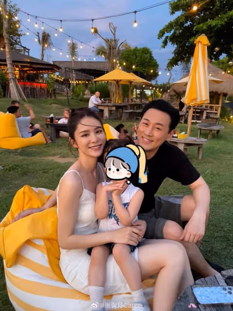 林峯老婆曬近照,穿娜扎同款辣妹褲秀馬甲線,被群嘲很「lou」