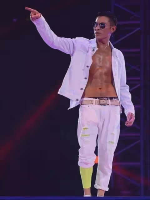63歲劉德華成都演唱會票價最低680元,評論區炸鍋,天王沒落了