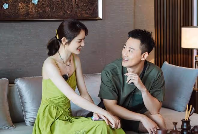 林峯嬌妻張馨月大膽穿搭惹爭議,時尚辣媽展現個性魅力