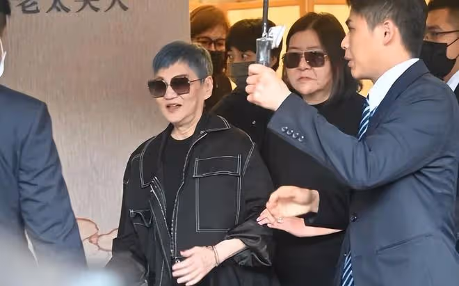 邱瓈寬母親告別儀式:王力宏 張小燕 陳建州抵達靈堂悼念