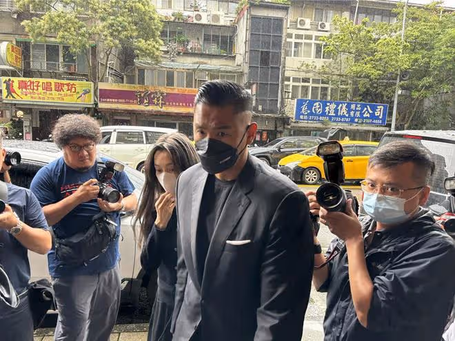 邱瓈寬母親告別儀式:王力宏 張小燕 陳建州抵達靈堂悼念