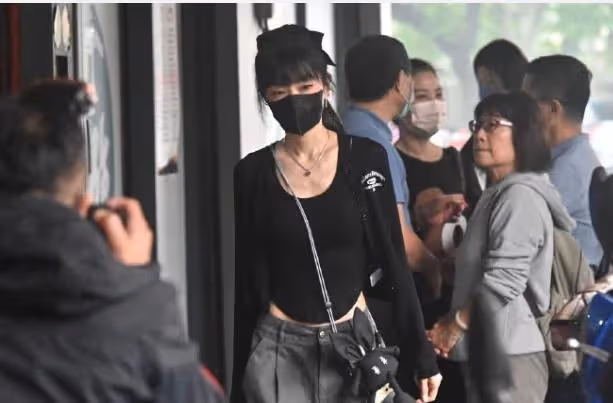 邱瓈寬母親告別儀式:王力宏 張小燕 陳建州抵達靈堂悼念