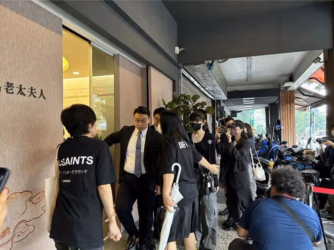 邱瓈寬母親告別儀式:王力宏 張小燕 陳建州抵達靈堂悼念