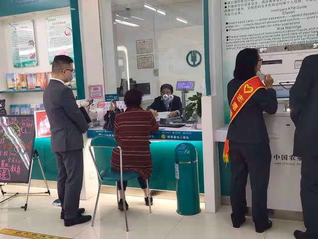2015年,江蘇男子從亡母留下的鐵盒中找到600萬存單,銀行:假的