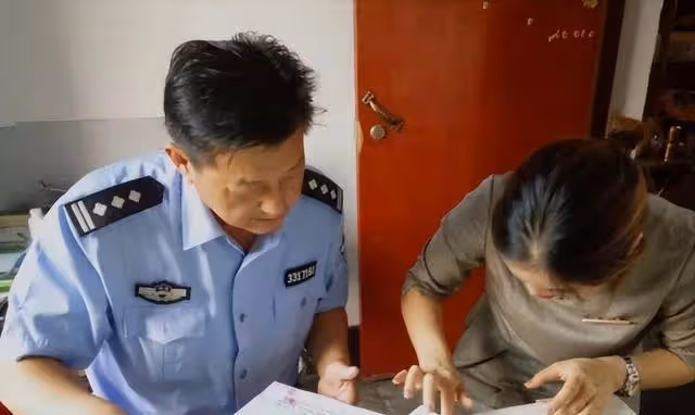 2015年，江蘇男子從亡母留下的鐵盒中找到600萬存單，銀行：假的
