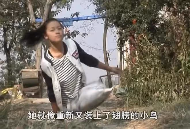 紀實河南女孩王娟6歲失去雙腿,單手爬行12年考入名校,如今怎樣