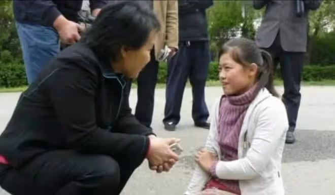 紀實河南女孩王娟6歲失去雙腿,單手爬行12年考入名校,如今怎樣
