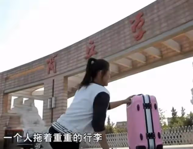 紀實河南女孩王娟6歲失去雙腿,單手爬行12年考入名校,如今怎樣