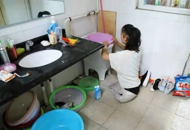 紀實河南女孩王娟6歲失去雙腿,單手爬行12年考入名校,如今怎樣