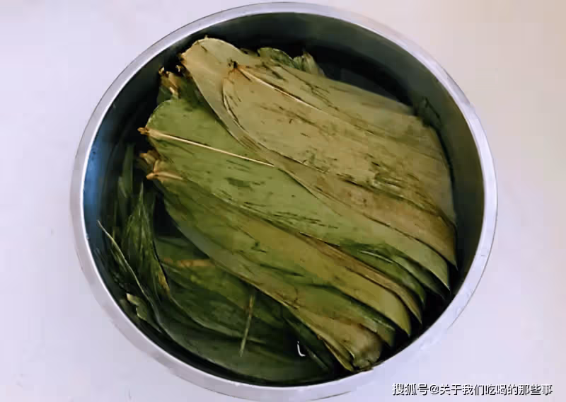 處理粽葉時,別直接入鍋煮,多做1步,粽葉柔韌好包,香味足