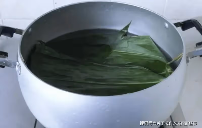 處理粽葉時,別直接入鍋煮,多做1步,粽葉柔韌好包,香味足