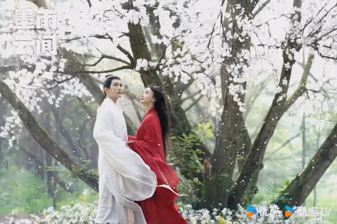 於正又出爆款！《墨雨雲間》又爽又爛，網友一邊吐槽一邊追得飛起