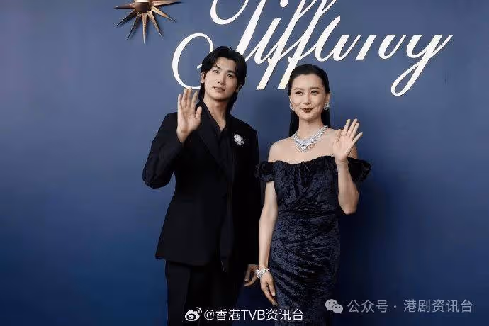 韓星朴炯植來港出席活動！與陳法拉同場影相緊張到出汗