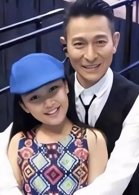 劉德華女兒驚艷亮相！太漂亮了，顏值最高的星二代