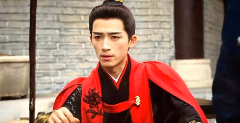 看了王星越演的一籮筐劇，才明白02年的他在「拽」什麼