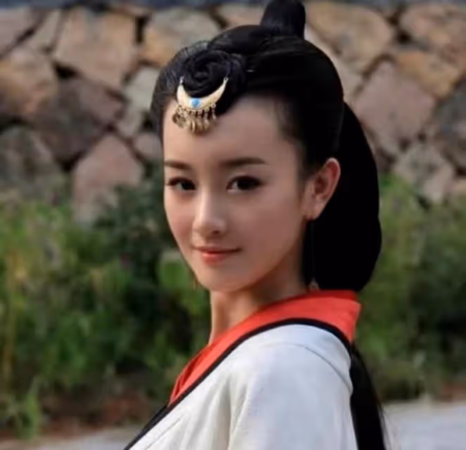 明明是主角臉，卻非要整成配角臉，與大10歲演員同框，簡直是降維打擊