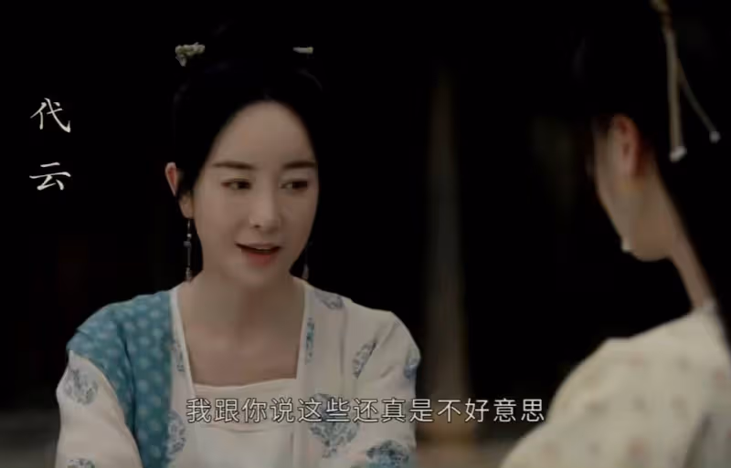 明明是主角臉，卻非要整成配角臉，與大10歲演員同框，簡直是降維打擊