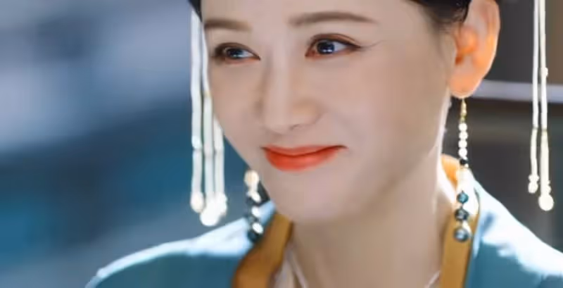 明明是主角臉，卻非要整成配角臉，與大10歲演員同框，簡直是降維打擊