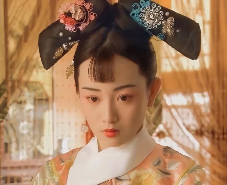 明明是主角臉，卻非要整成配角臉，與大10歲演員同框，簡直是降維打擊