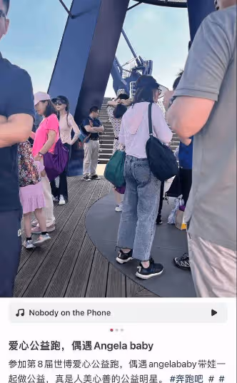 董卿和baby現身兒子學校義賣!baby全妝珠寶弔帶,董卿素顏質樸