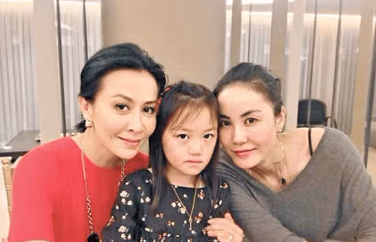 王菲和小10歲謝霆鋒在一起總被罵,李嫣說了這兩句話