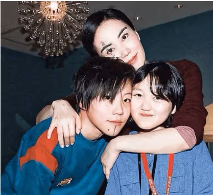 王菲和小10歲謝霆鋒在一起總被罵,李嫣說了這兩句話