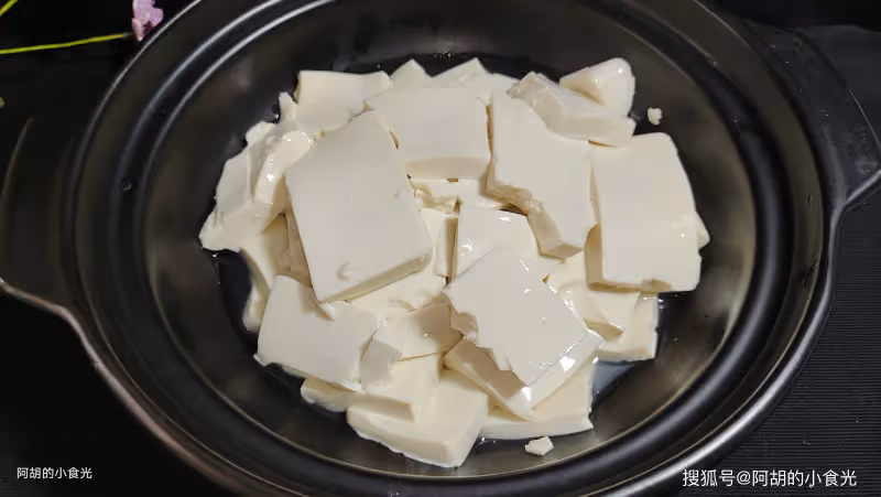 豆腐和它完美一對,花錢不多吃硬菜!一炒一燜口味勁爆,引爆你的味蕾、特嫩口