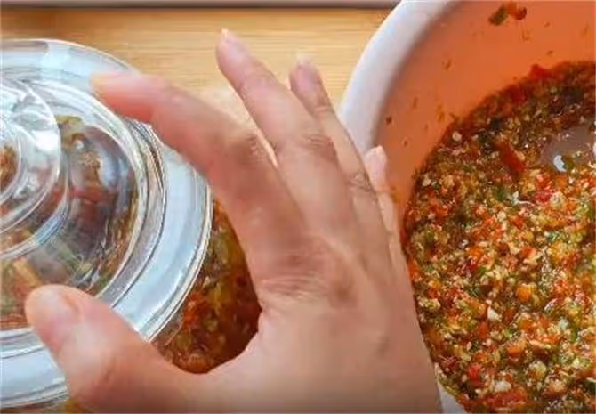 6斤辣椒,1斤大蒜,不用一滴油,酸爽解膩超下飯,做一次吃2月
