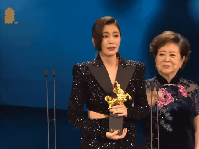 49歲凍齡女星賈靜雯美爆了！同框小21歲郭麒麟像姐弟