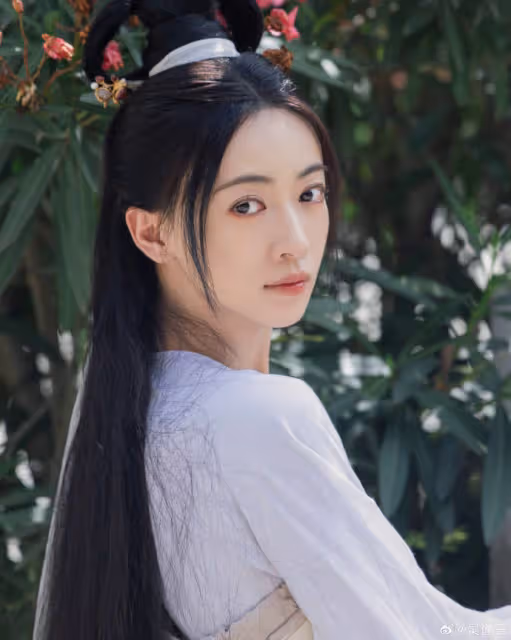 楊超越吳謹言驚艷同框《墨雨雲間》兩大美女拉高了熱度