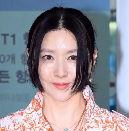 氧氣美女變大媽!李英愛機場造型比例太詭異,一瞬間認不出