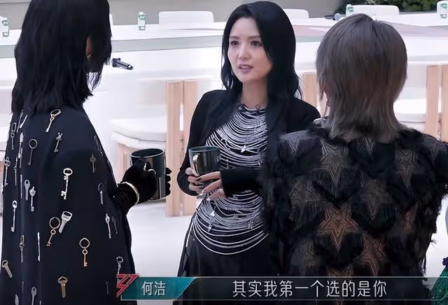 誰對誰錯?《浪姐5》何潔尚雯婕撕逼名場面,TA翻臉被罵脾氣太臭