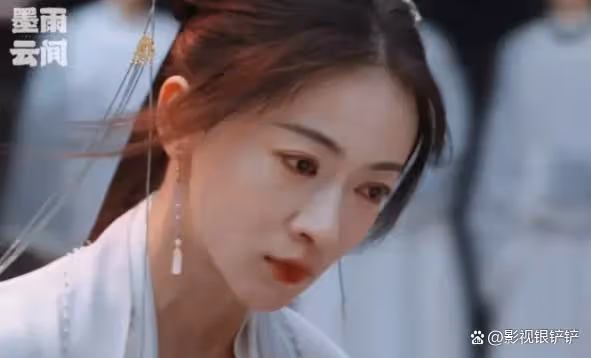 《墨雨雲間》:本來是衝著吳謹言追劇,卻被165cm身高女反派驚艷