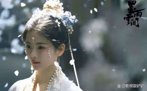 《墨雨雲間》:本來是衝著吳謹言追劇,卻被165cm身高女反派驚艷