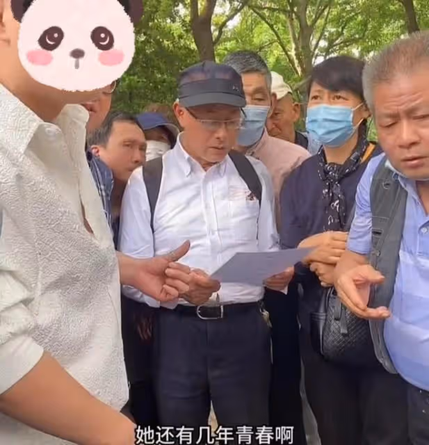 32歲女碩士去相親角，被男子懟哭：都這個年齡了，還提這麼多條件