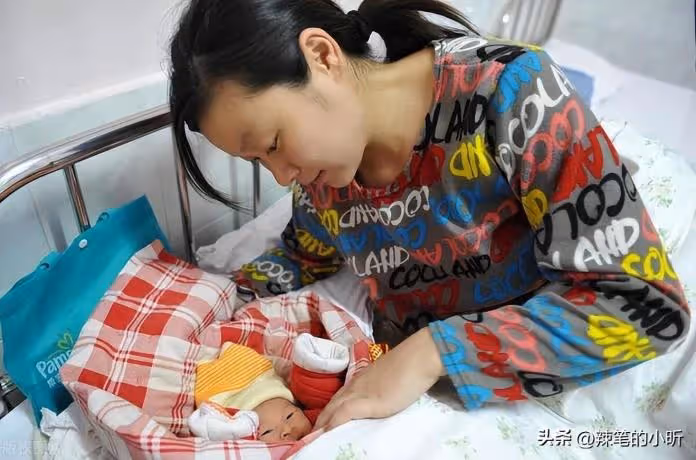 我和老伴每月退休金5萬！全花在兒子家「還幫忙帶孫」 孫子上學後，我們出去旅遊1周「收到兒媳轉帳的10萬元」我頓時才清醒了…