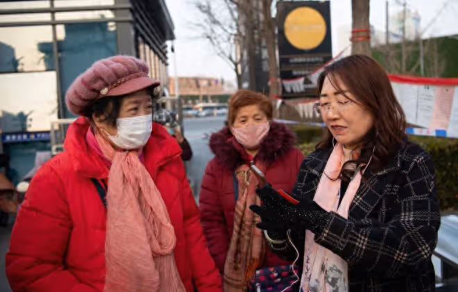 我和老伴每月退休金5萬！全花在兒子家「還幫忙帶孫」 孫子上學後，我們出去旅遊1周「收到兒媳轉帳的10萬元」我頓時才清醒了…
