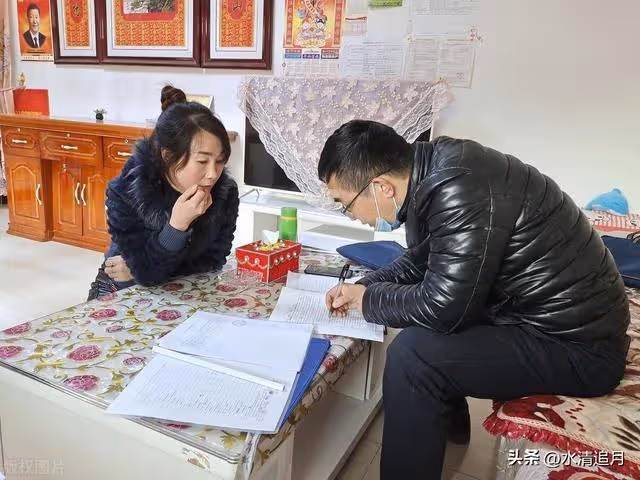 我有2個女兒，大女兒嫁有錢人「常故意向窮妹妹炫耀」！我生日到了，大女兒包2萬大紅包「小女兒卻只送2箱牛奶」結果一打開盒子我嚇壞衝去她家 # 原來最值得我驕傲的是小女兒