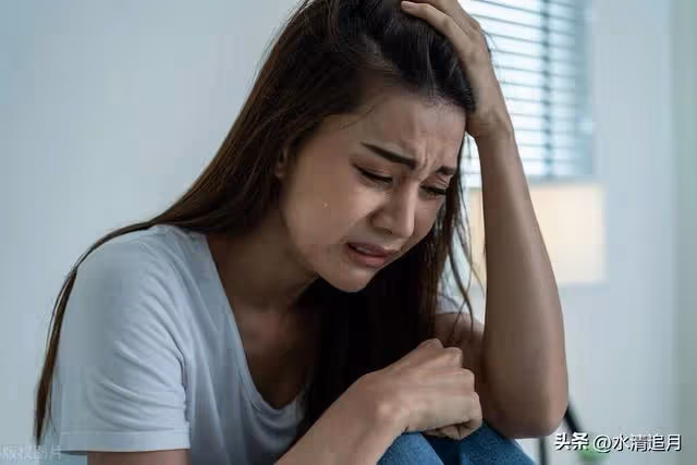 我有2個女兒，大女兒嫁有錢人「常故意向窮妹妹炫耀」！我生日到了，大女兒包2萬大紅包「小女兒卻只送2箱牛奶」結果一打開盒子我嚇壞衝去她家 # 原來最值得我驕傲的是小女兒