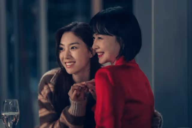 我有2個女兒，大女兒嫁有錢人「常故意向窮妹妹炫耀」！我生日到了，大女兒包2萬大紅包「小女兒卻只送2箱牛奶」結果一打開盒子我嚇壞衝去她家 # 原來最值得我驕傲的是小女兒