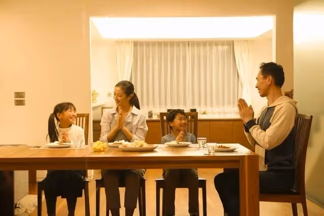 帶了外孫8年，女婿卻要我「住進儲藏室」：媽，妳別佔房子的空間....我泛淚入住，女兒也沒要挽留我....但是最後我卻「活成了別人羨慕的樣子」，真是慶幸女婿當時的決定！