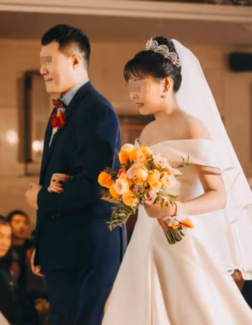 新娘被男閨蜜叫走23分鐘,回來婚禮散場只剩娘家人:你麥克風沒關!