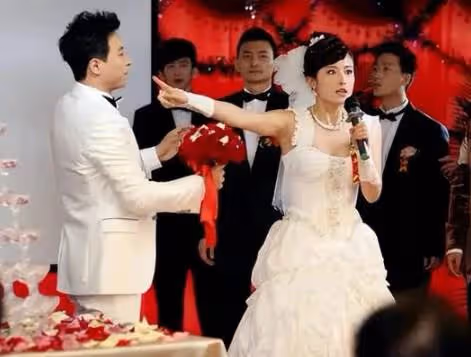 新娘被男閨蜜叫走23分鐘,回來婚禮散場只剩娘家人:你麥克風沒關!